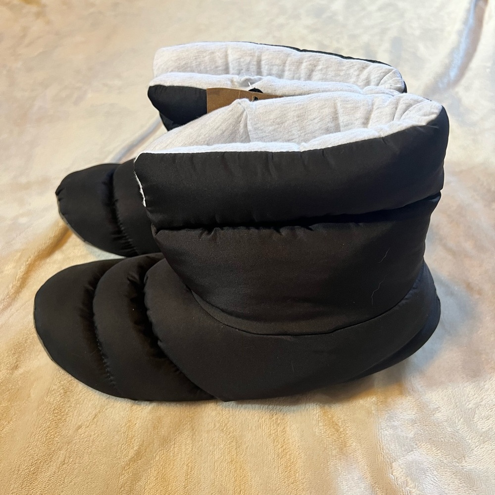 NWT Cozy Cabin Slippers - Picture 2 of 4